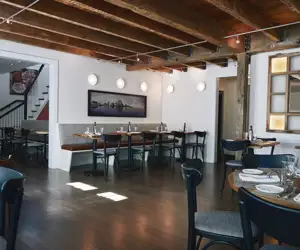 dining room at Southhold Social